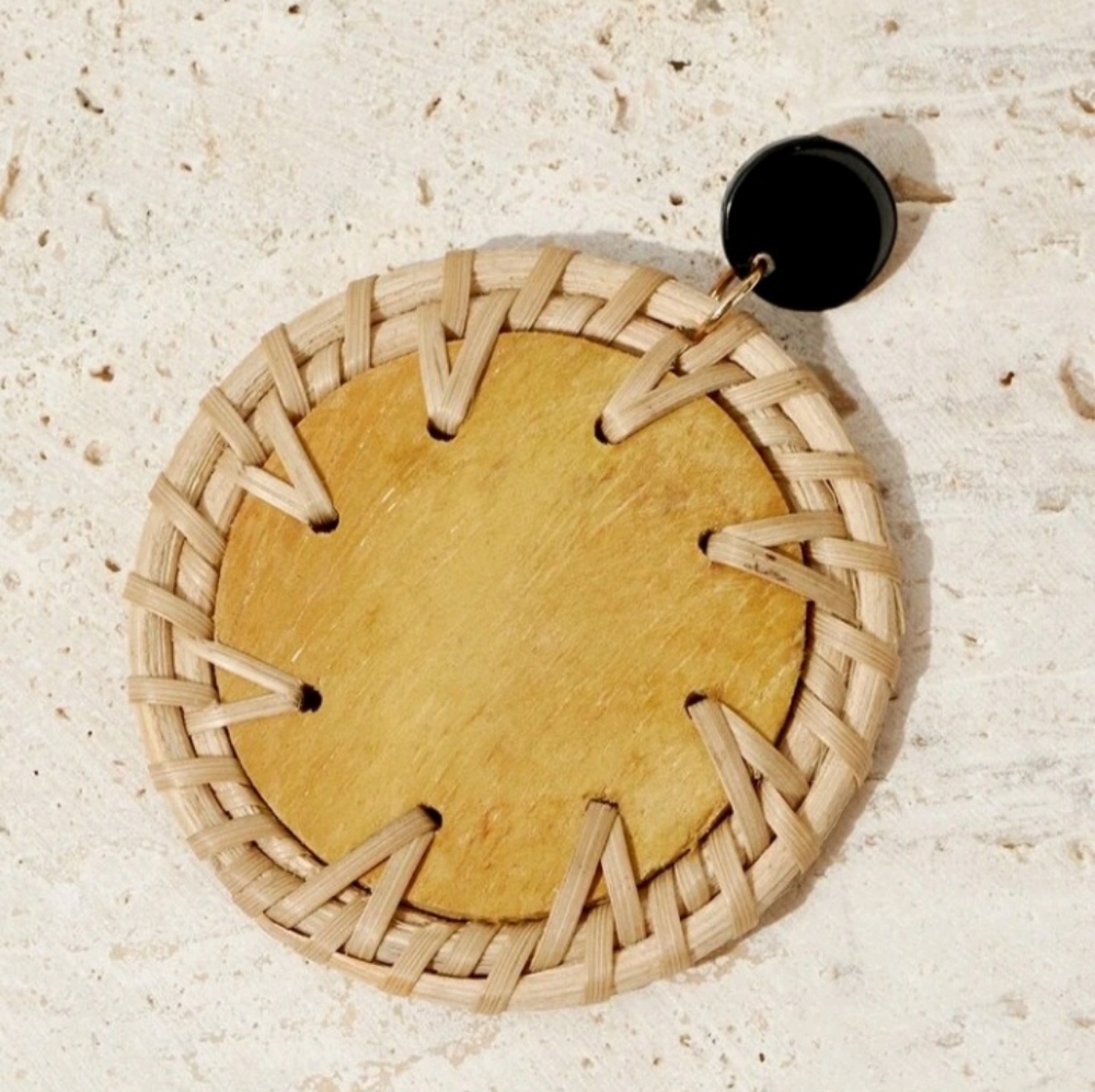 Wood circle earrings - Picture 8 of 9